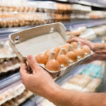 Como escolher ovos no supermercado: validade, frescor e procedência